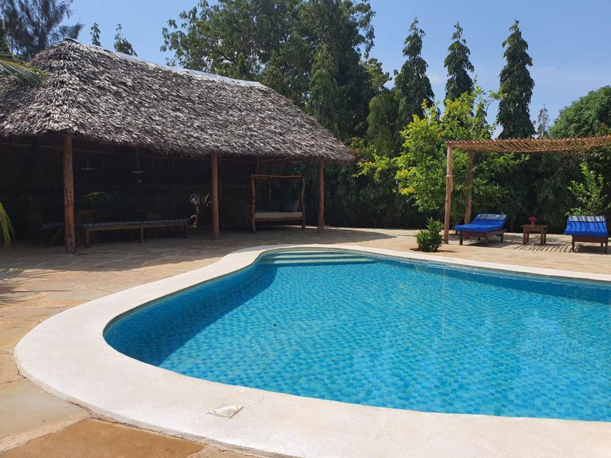 The Swimming Ostrich Villa Ukunda Exterior foto