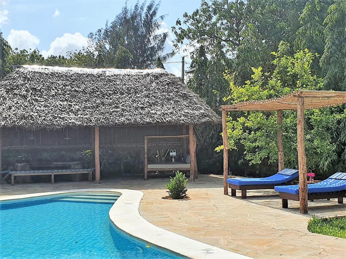 The Swimming Ostrich Villa Ukunda Exterior foto